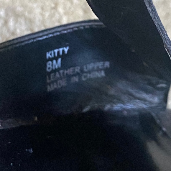 Eva & Zoe Black Leather T-Strap Shoes, Size 8 - Picture 6 of 12